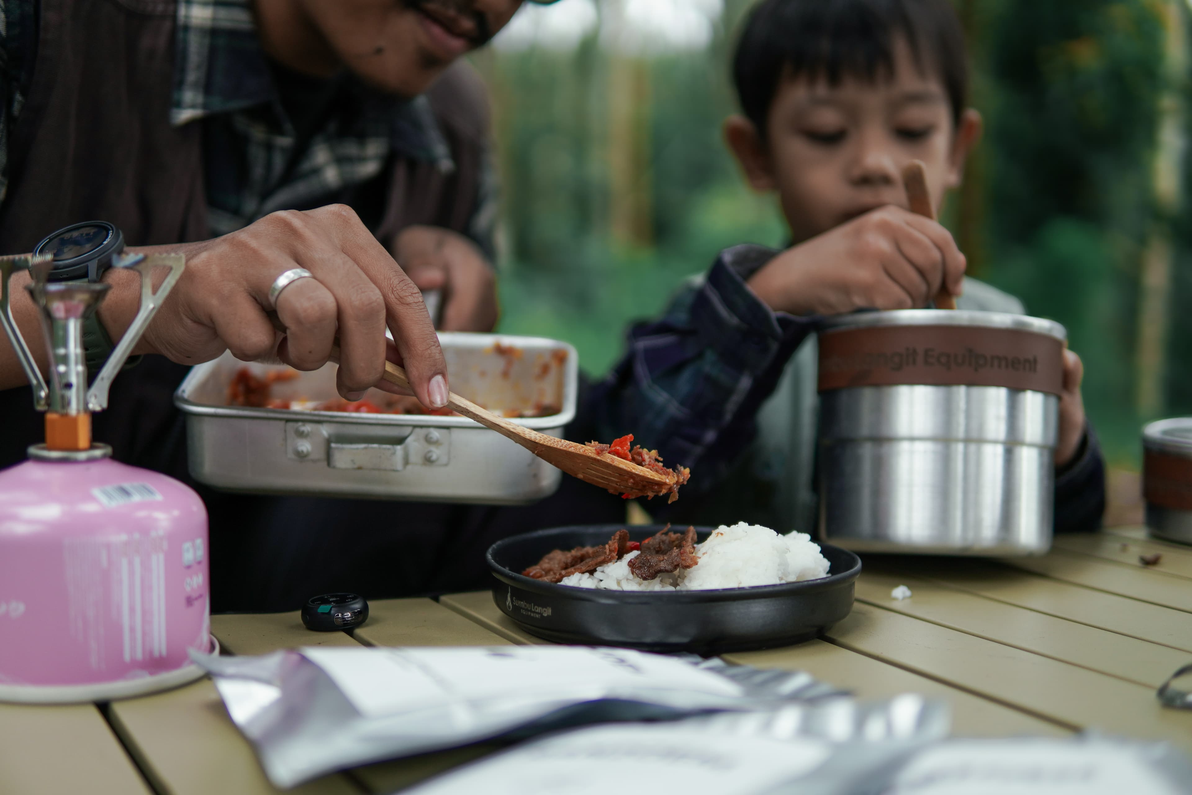 Makanan Siap Saji di Kemah